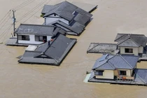 Hàng vạn người Nhật phải sơ tán do mưa lũ