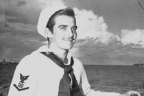 Ngoạn mục lính Mỹ giả chết trên biển khi tham gia Thế chiến 2