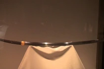 Tà kiếm đáng sợ bậc nhất, rút khỏi vỏ là phải thấy máu