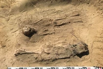 Rùng rợn hơn 100 bộ hài cốt thế kỷ 16 có đồng xu ở miệng