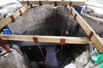 Đến gần giếng cổ bỏ hoang, chuyên gia tái mặt nghe thấy âm thanh lạ 