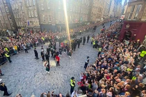 Khoảnh khắc kỳ diệu trên linh cữu Nữ hoàng Elizabeth II