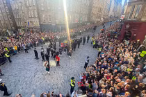 Khoảnh khắc kỳ diệu trên linh cữu Nữ hoàng Elizabeth II