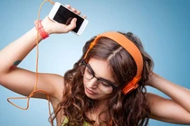 5 tác hại khủng khiếp khi đeo tai nghe khi ngủ