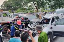 Video: Khoảnh khắc 9 xe ôtô tông nhau liên hoàn khiến 1 người chết