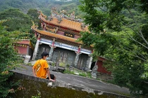 Lạ kỳ ngôi đền nghiêng 45 độ y hệt “tháp nghiêng Pisa” 