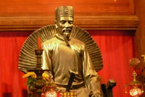 Thầy giáo Việt có 3 học trò từ nông dân thành đế vương