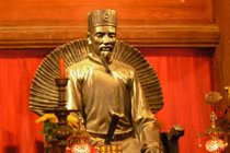 Thầy giáo Việt có 3 học trò từ nông dân thành đế vương