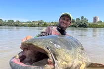 Cần thủ bắt được “thủy quái” cá da trơn sau 43 phút vật lộn