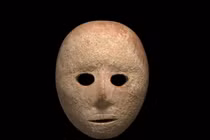 Bí ẩn gây tò mò về mặt nạ đá 9.000 tuổi