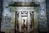 Đột nhập lăng mộ Càn Long, tái mặt thấy quan tài liên tục "nhúc nhích" 