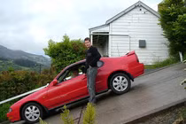 Lạ lùng con phố dốc nhất thế giới khiến nhựa đường dễ trôi chảy