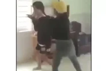 CLIP: Nữ sinh bị đánh đập, bắt quỳ gây xôn xao mạng xã hội