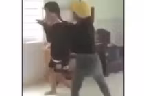 CLIP: Nữ sinh bị đánh đập, bắt quỳ gây xôn xao mạng xã hội