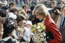 Những đồn đoán về tình nhân bí mật của Công nương Diana