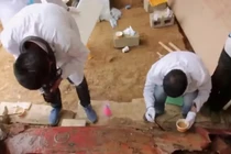 Quan tài rò rỉ chất đỏ như máu, bí mật sốc được phơi bày