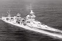 Con tàu chở bom hạt nhân của Mỹ 75 năm trước gặp họa gì? 