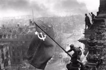 Những hình ảnh hiếm gợi nhớ 78 năm chiến thắng phát xít Đức