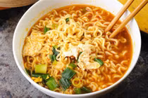 Những người không nên ăn mì tôm dù thèm đến mấy