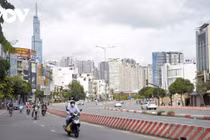 Người dân TP.HCM tất bật với cuộc sống “bình thường mới”