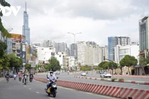 Người dân TP.HCM tất bật với cuộc sống “bình thường mới”