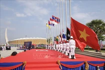 Quốc kỳ Việt Nam tung bay trong Lễ thượng cờ SEA Games 32