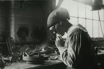 Bộ ảnh hiếm phụ nữ Anh làm kinh tế trong Thế chiến 1