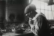 Bộ ảnh hiếm phụ nữ Anh làm kinh tế trong Thế chiến 1