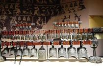 Khai quật mộ cổ chứa ngàn báu vật, sững sờ hài cốt 21 mỹ nhân 