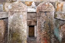 Sự thật gây choáng chủ nhân mộ cổ khắc tên Tề Thiên Đại Thánh