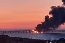 Vụ nổ cầu Crimea: Ukraine nói ‘chỉ là khởi đầu’