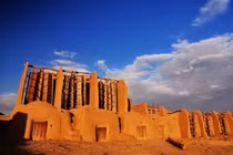 Đế chế Ba Tư phát minh ra cối xay gió làm gì?