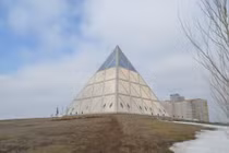 Tiết lộ bất ngờ về kim tự tháp cực hiện đại nổi tiếng Kazakhstan