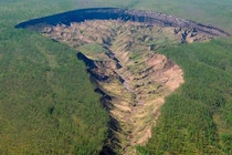 Lý do khiến “cổng địa ngục” ở Nga ngày càng lớn