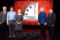 Vén màn bí ẩn đồng hồ Ngày tận thế nổi tiếng thế giới 