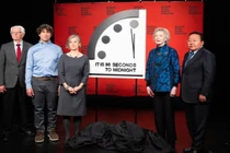 Vén màn bí ẩn đồng hồ Ngày tận thế nổi tiếng thế giới 