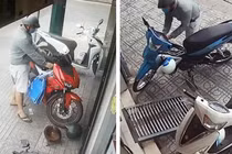 Giật mình 2 tên trộm giống y hệt nhau liên tục bẻ khóa xe máy ở Gò Vấp