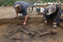 Khai quật hơn 50 bộ hài cốt người Viking, lộ bí mật giật mình