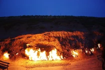 Khó tin ngọn lửa “thiêng” rực cháy ngàn năm không tắt