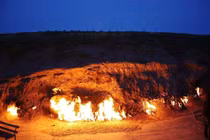 Khó tin ngọn lửa “thiêng” rực cháy ngàn năm không tắt