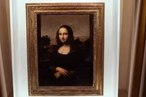 Danh họa da Vinci vẽ 2 phiên bản bức tranh Mona Lisa?