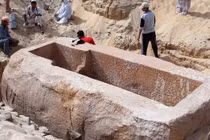 Mở mộ Pharaoh "bất hạnh" nhất Ai Cập, chuyên gia tái mặt thấy thứ này