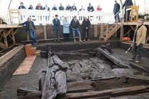 Phát hiện chấn động về phòng chôn cất bằng gỗ 2.600 tuổi