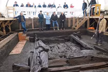 Phát hiện chấn động về phòng chôn cất bằng gỗ 2.600 tuổi