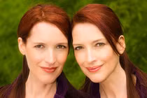 Sốc với khả năng “nhìn thấu tương lai” của chị em sinh đôi 