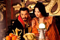 Hoàng đế TQ mê “cướp” vợ quan lại, vội vã nhường ngôi để hoan lạc 