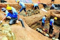 Mở cửa lăng mộ cổ, rùng mình phát hiện 20 quan tài... “động đậy"