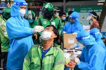 Shipper ở TP HCM sẽ tự xét nghiệm từ ngày mai