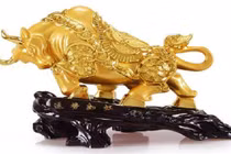 Bí quyết dùng linh vật trâu vàng trấn trạch trừ tà, chiêu tài gọi lộc