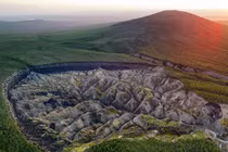 Vì sao “cổng vào thế giới ngầm” ở Siberia ngày càng lớn dần? 